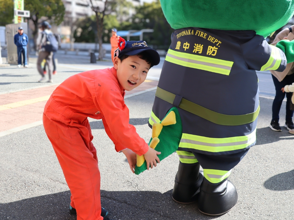 マチカネくんのしっぽも気になる様子…！