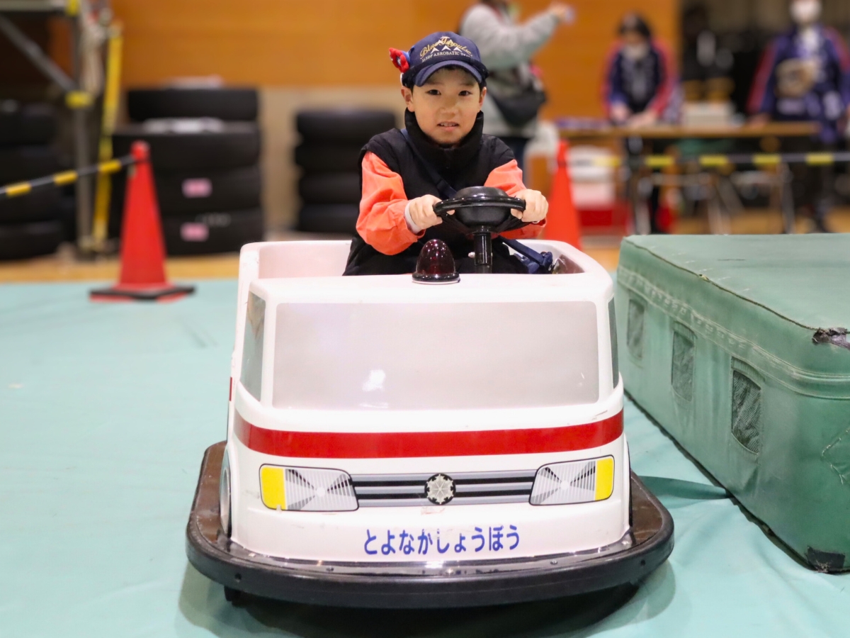 消防車のバッテリーカーにも挑戦！息子も大喜びでした。