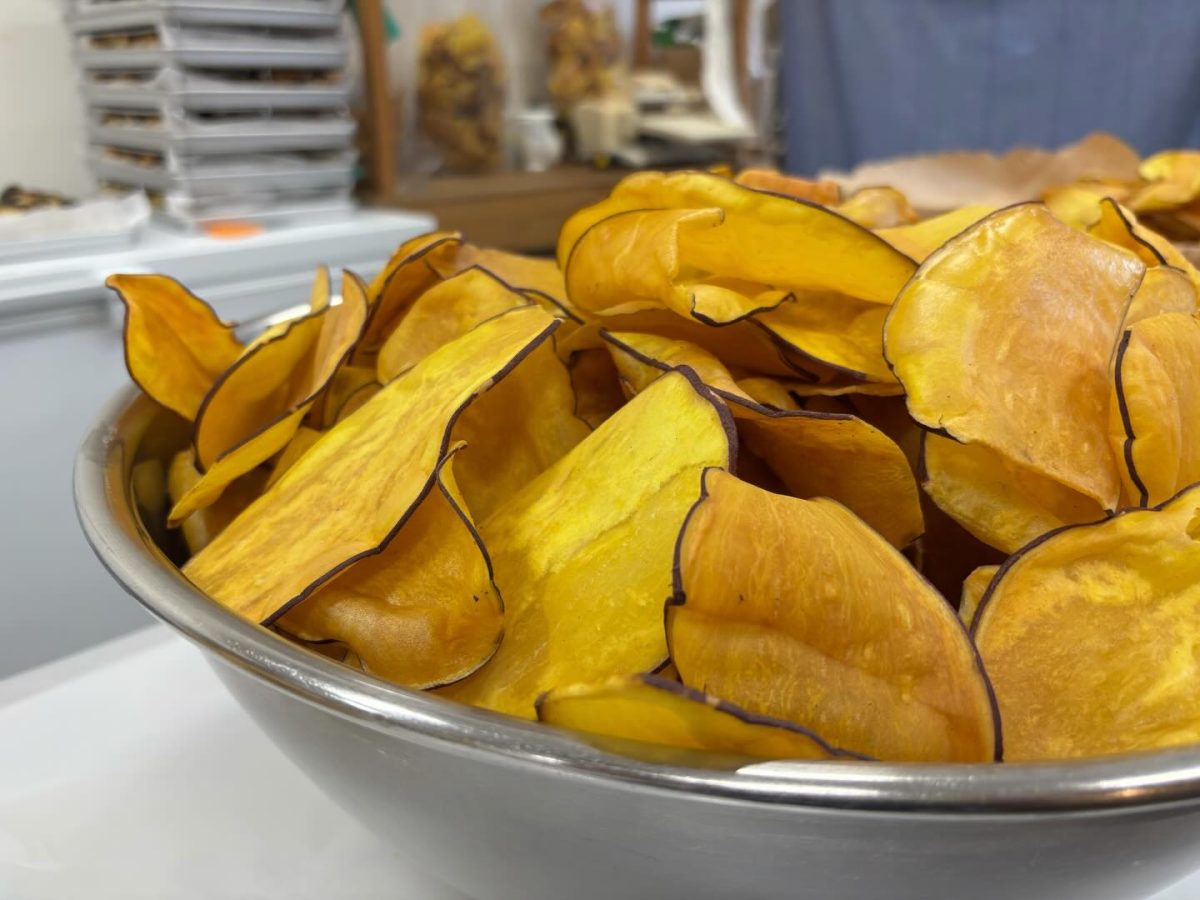 芋チップス べっこう飴がかかっていたり チョコレートだったりで 美味！　＊画像提供
