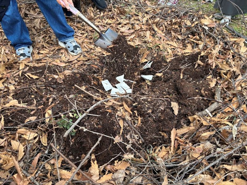 わたしの手紙も娘の手紙も、土の中に
