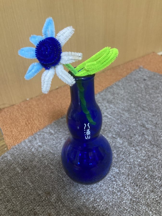 後日…お酒の空瓶に可愛いお花が飾られていました♩