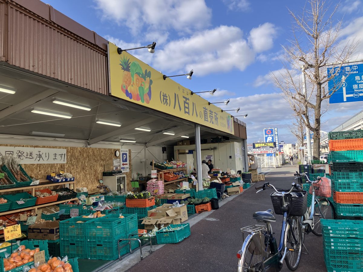 歩道に面しています。