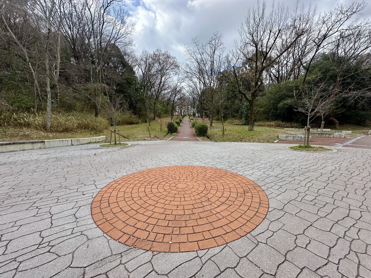 結節点を印象づけるサークル広場