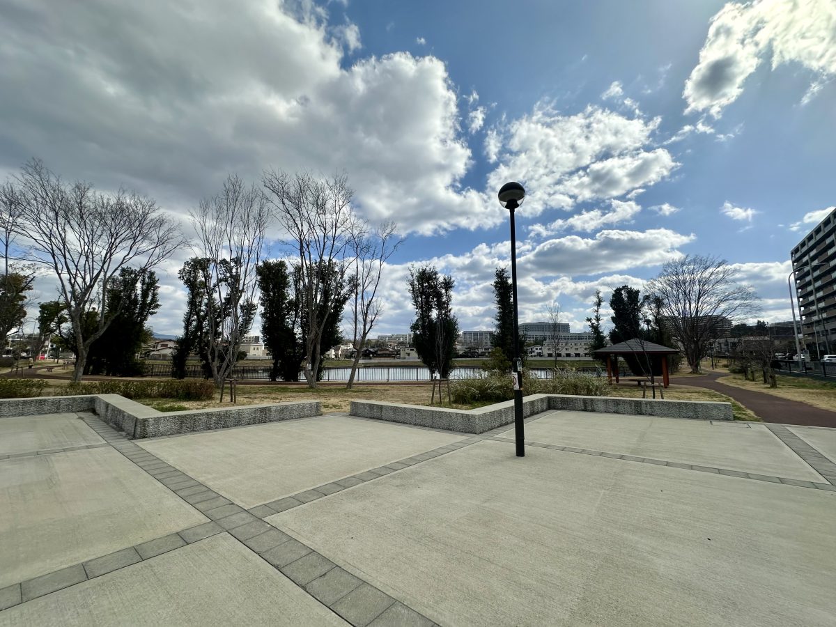 新岸池周遊路の北側入口