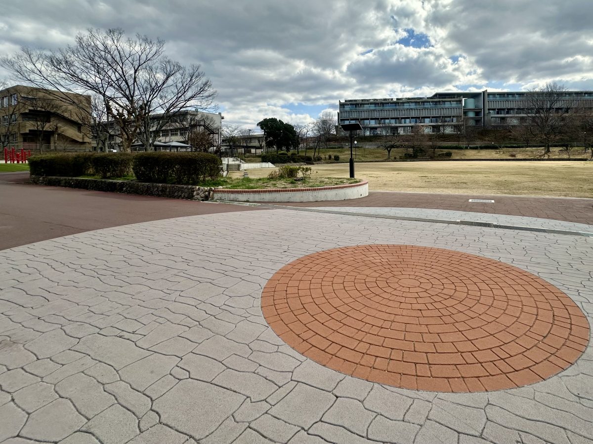 サークル広場から見た三原公園