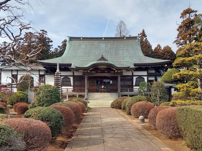 正式名称は「曹洞宗 天德山 龍泉院」。相馬小次郎師胤が開基したと伝えられています。