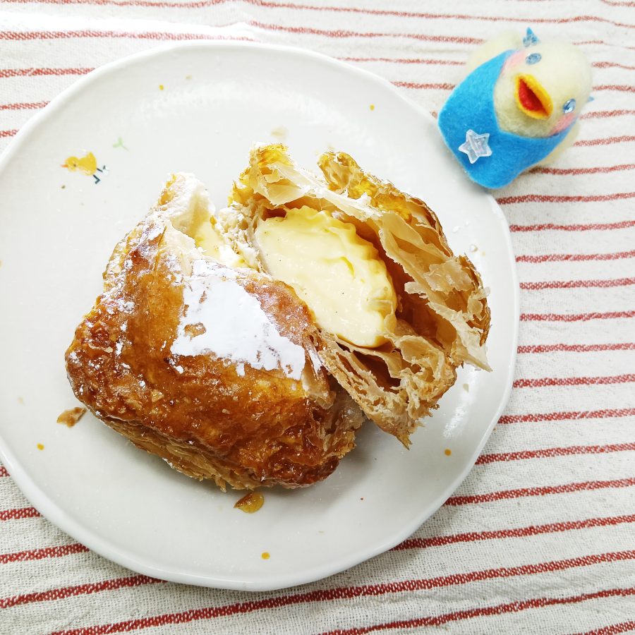 香ばしく焼き上がったパイ生地と、カリッとした表面のカラメル感がたまりません