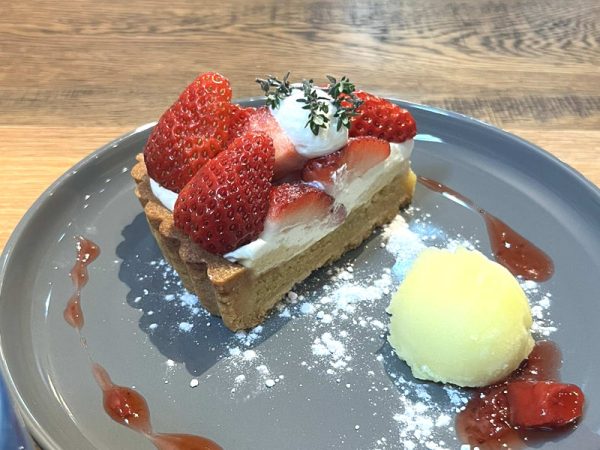 カフェマロン　堺市深井喫茶店　いちごタルト