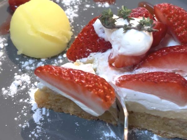 カフェマロン　堺市深井喫茶店　いちごタルト