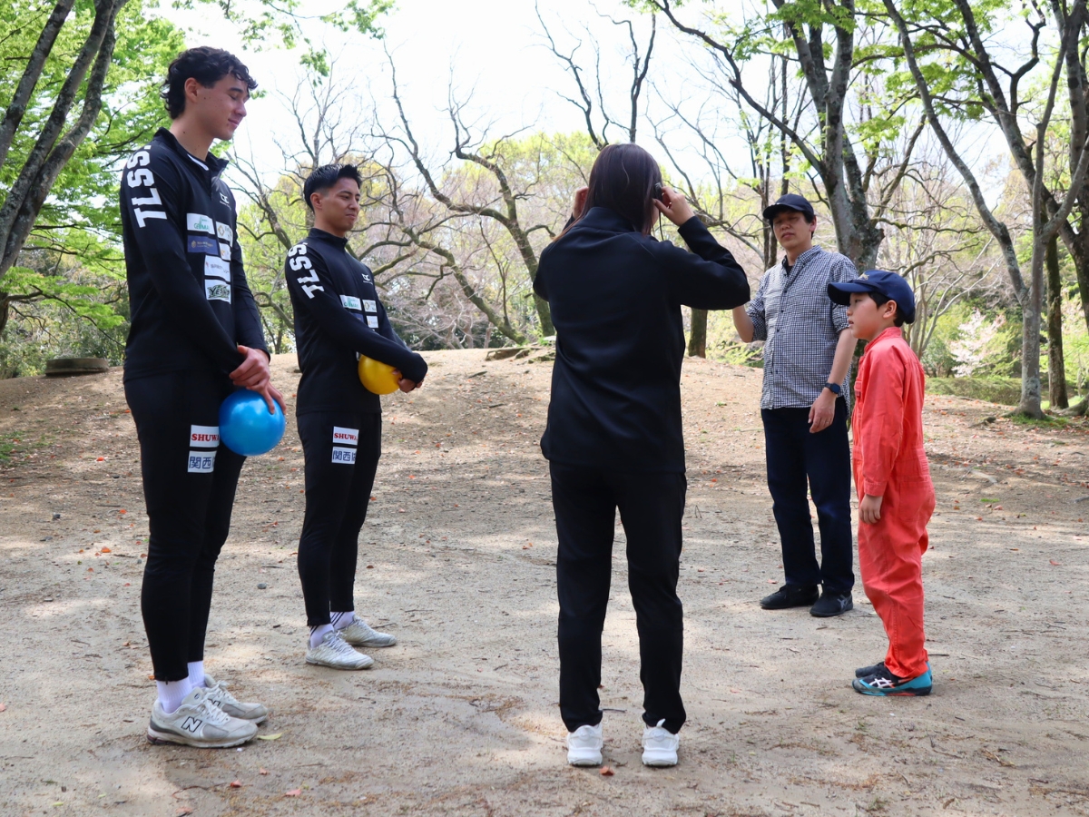 まずは円陣を組んでスタート！コーチから動き方の説明がありました