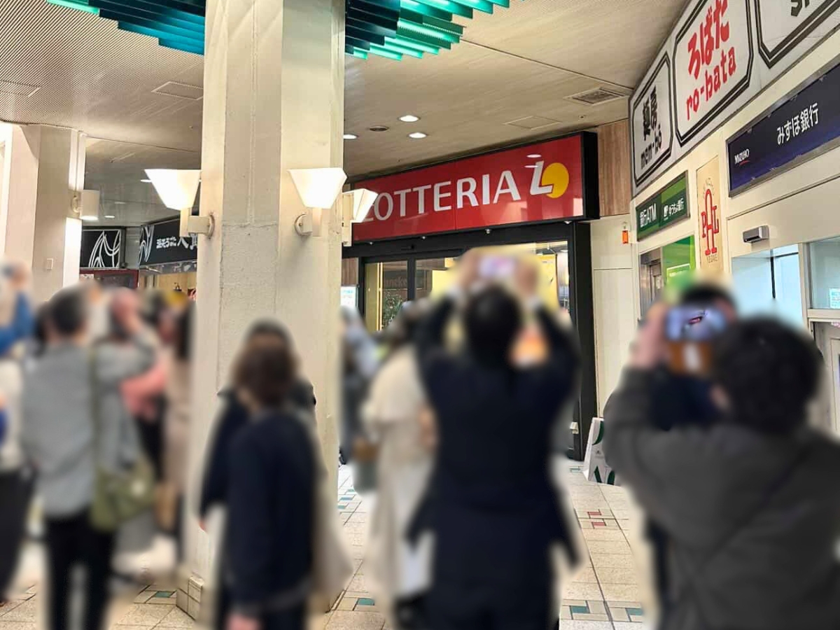 閉店時間には人だかりができ、小さな拍手も起こったそうです（写真提供：さえぴよさん）