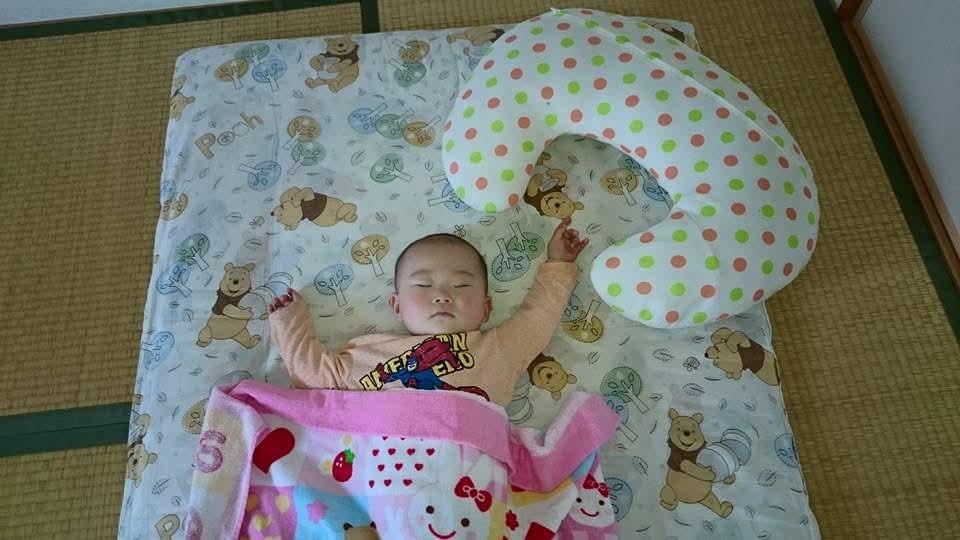 愛娘が小さかった頃。 高熱で心配でしたがかかりつけの小児科で診てもらいスヤスヤ寝てます… (ฅ ˘ω˘ ฅ)Zzz