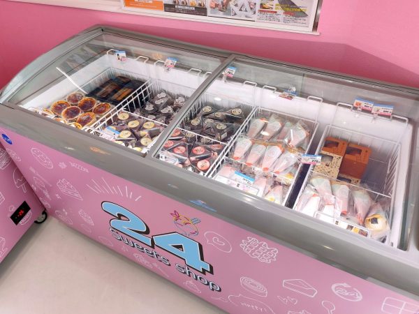 24スイーツショップ_店内ショーケース