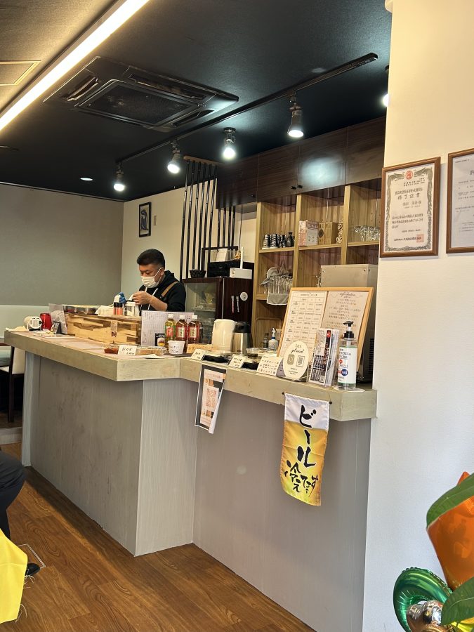 お昼はテイクアウトのお弁当か 店内のランチ! 夜は居酒屋に