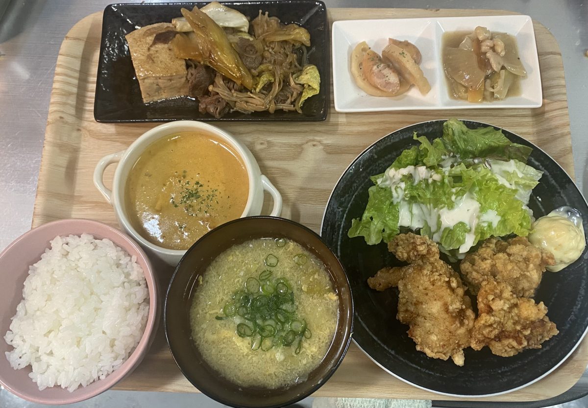 店内飲食のぜいたくランチ! 品数も ボリュームもすごい! 税込1320円