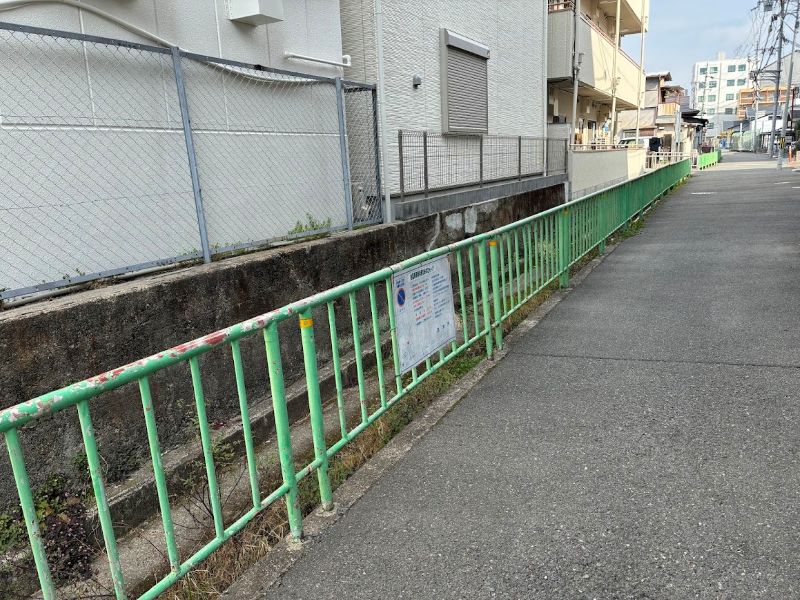 5つ目、おなじみカラーのガードパイプ！