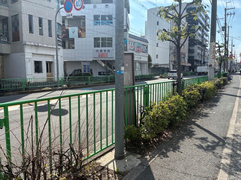 茨木で最もなじみのあるガードパイプは、このカラーなのではないでしょうか