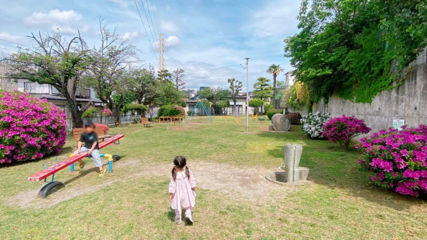【流山市】こんな公園あったの！？花×芝生×遊具がそろうときめき空間・野々下第一公園レポ