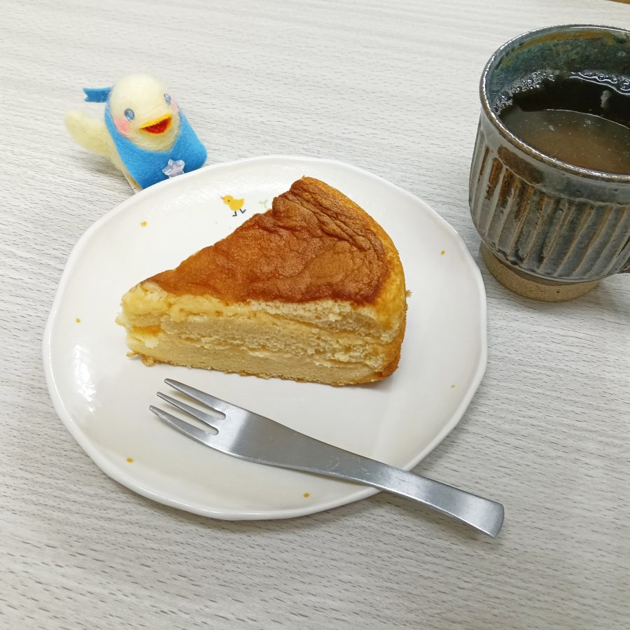 素朴な味わいのケーキやドーナツ、クッキーなど、スイーツも人気！
