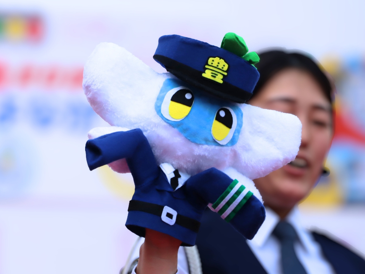 豊中警察署のマスコットキャラクター「とよまるくん」も登場！子どもたちに大人気でした。