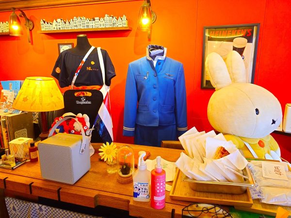 店内の大きなミッフィーや大阪関西万博の洋服
