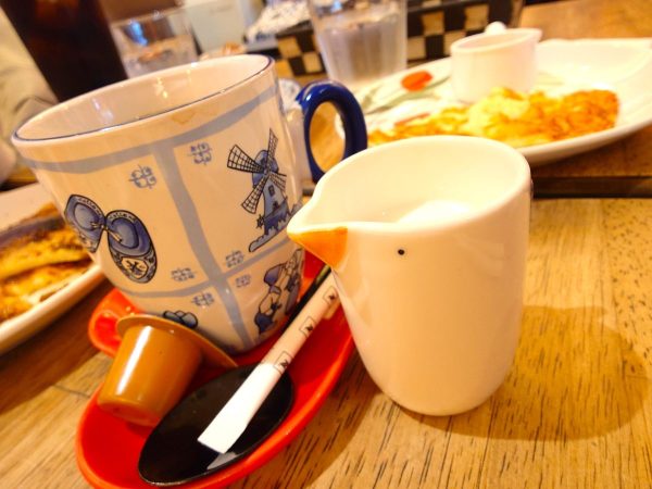 コーヒーとカモメのミルク入れ