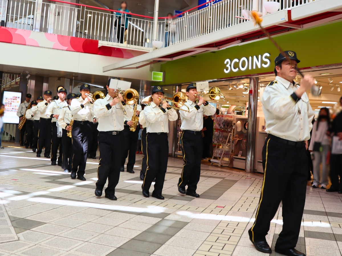 大好きな豊中市消防音楽隊のパレード！演奏しながら歩く姿に、親子で大興奮でした。