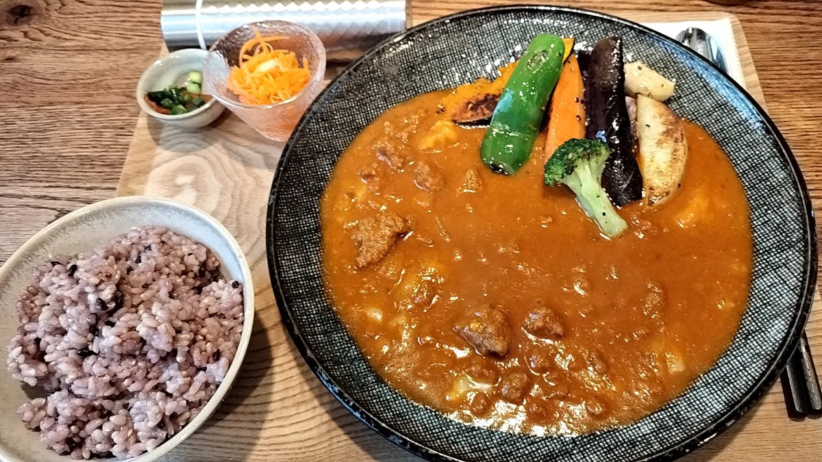 朱のカレー
