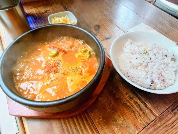野菜とチキンのカレーと雑穀米Lサイズ