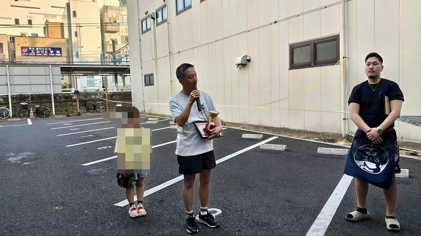 表彰式の肉カジとたくみっちゃん