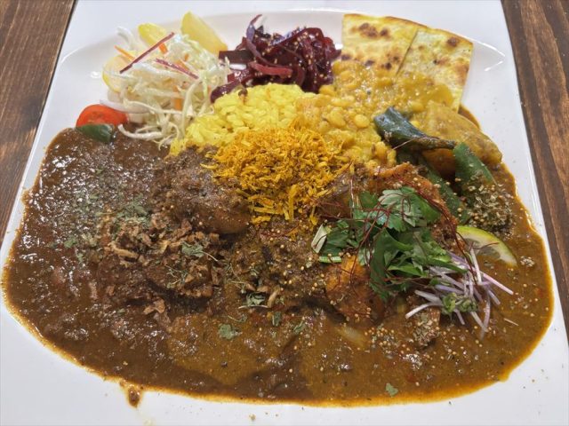 【堺】世界70カ国を旅して30種類のスパイス＆ハーブでつくる味わいスパイスカレー「ドムジン スパイス カフェ」