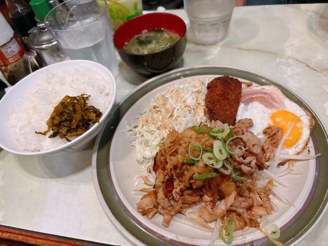 【茨木市】市場で愛される「喫茶V」でボリューム満点の定食ランチ！