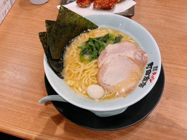 【箕面市】ライス必須！？「箕面商店」で横浜家系ラーメンデビュー！