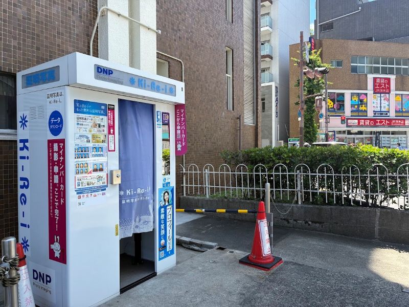 賃貸のエスト（元ケンタッキー）の信号渡ったところ