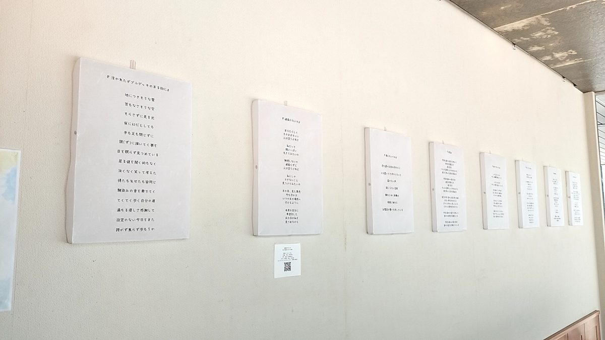 入り口はいって左側(予約優先席)