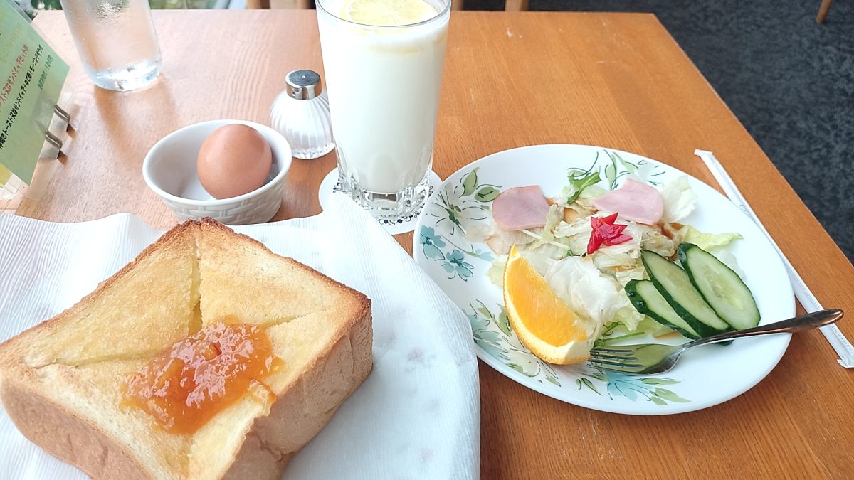 飲み物代+100円のモーニングサービス(厚焼きトースト)
