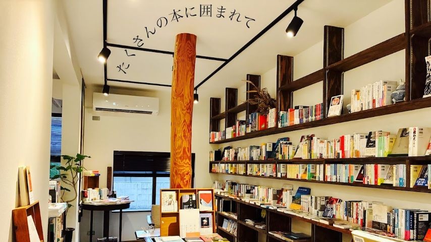 【箕面市】気になっていた「DUKE書店」で、本と木とミックスジュースを味わう休日。