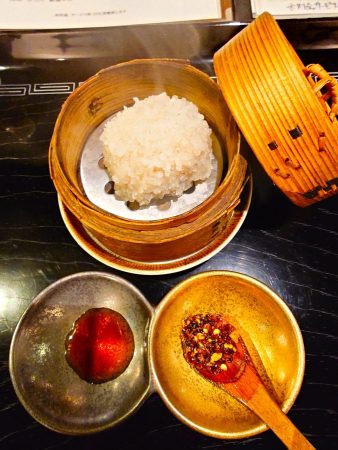 もち米の点心と赤酢、食べるラー油