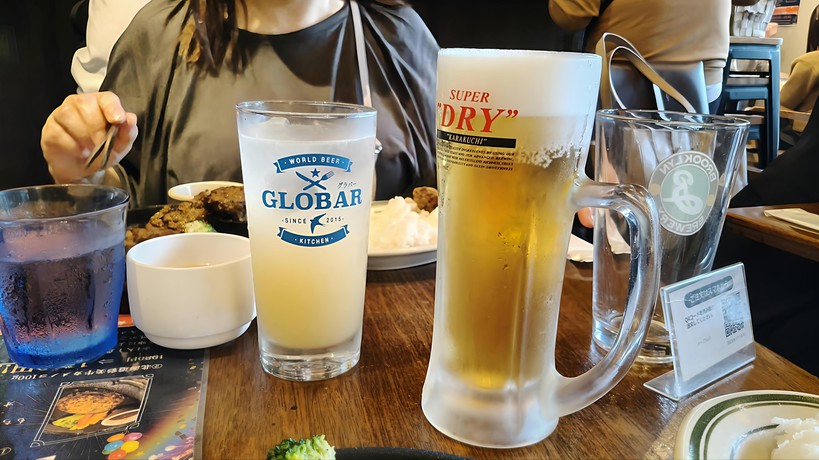 キンキンに冷えた生ビールとサワー