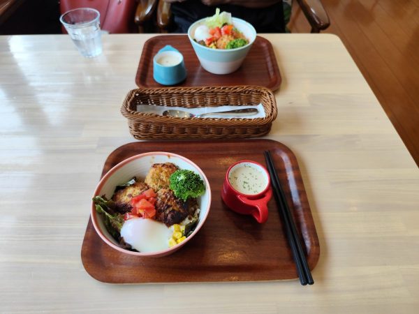 ファーマーズカフェモズ_イートインランチ_ロコモコ丼