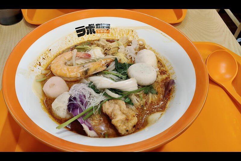 きれいに並べられた具材たち。日本の飲食店だと普通だけど、麻辣湯専門店では初めて見た気がします。撮影：筆者