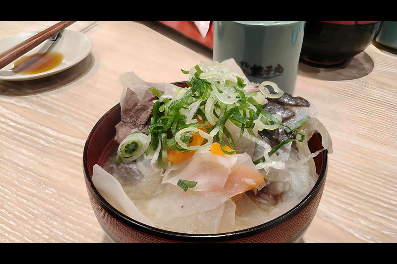 あら汁は時期やお店によって使われる具材が異なります。骨がたくさんあるので気を付けてくださいね。魚を積極的に摂りたい人に是非おすすめ!撮影:筆者