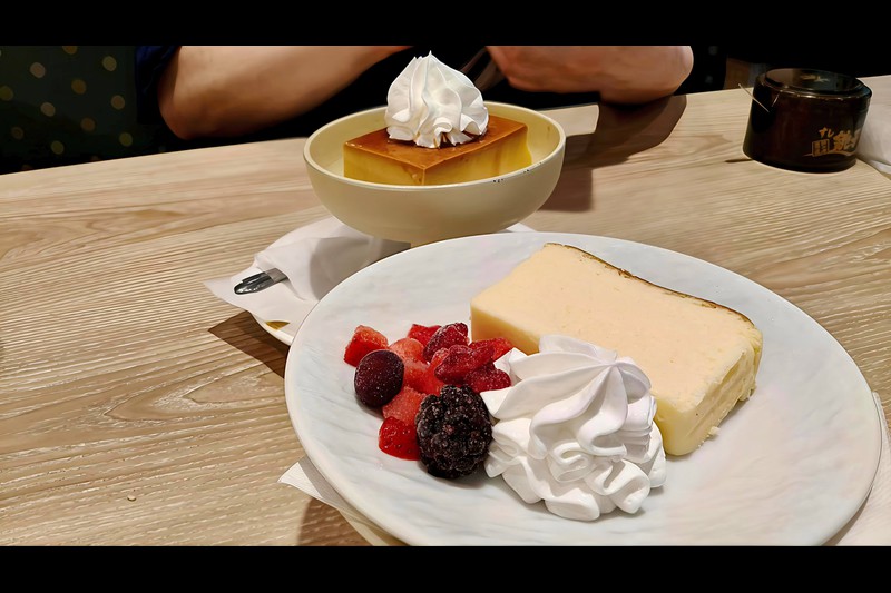 実は最近誕生日を迎えた筆者。銚子丸のアプリを入れておくと誕生日クーポンがもらえます。今回はバースデーデザートとしてベイクドチーズケーキをいただきました。撮影:筆者