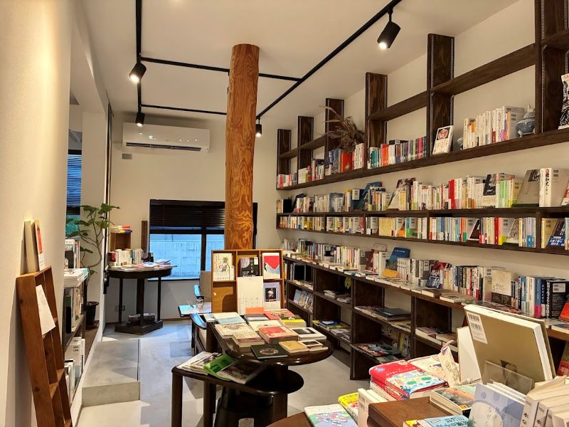 店内に通る柱も、素敵な木