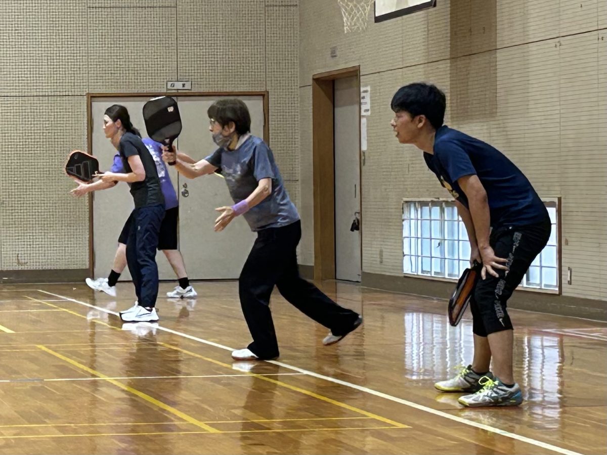 この日女性は少なかったですが 男女混合で順番に試合方式でプレイ