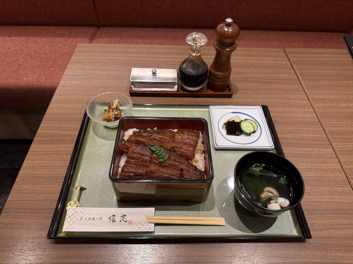 うな重 特 4,620円 (女性にも丁度良い量)