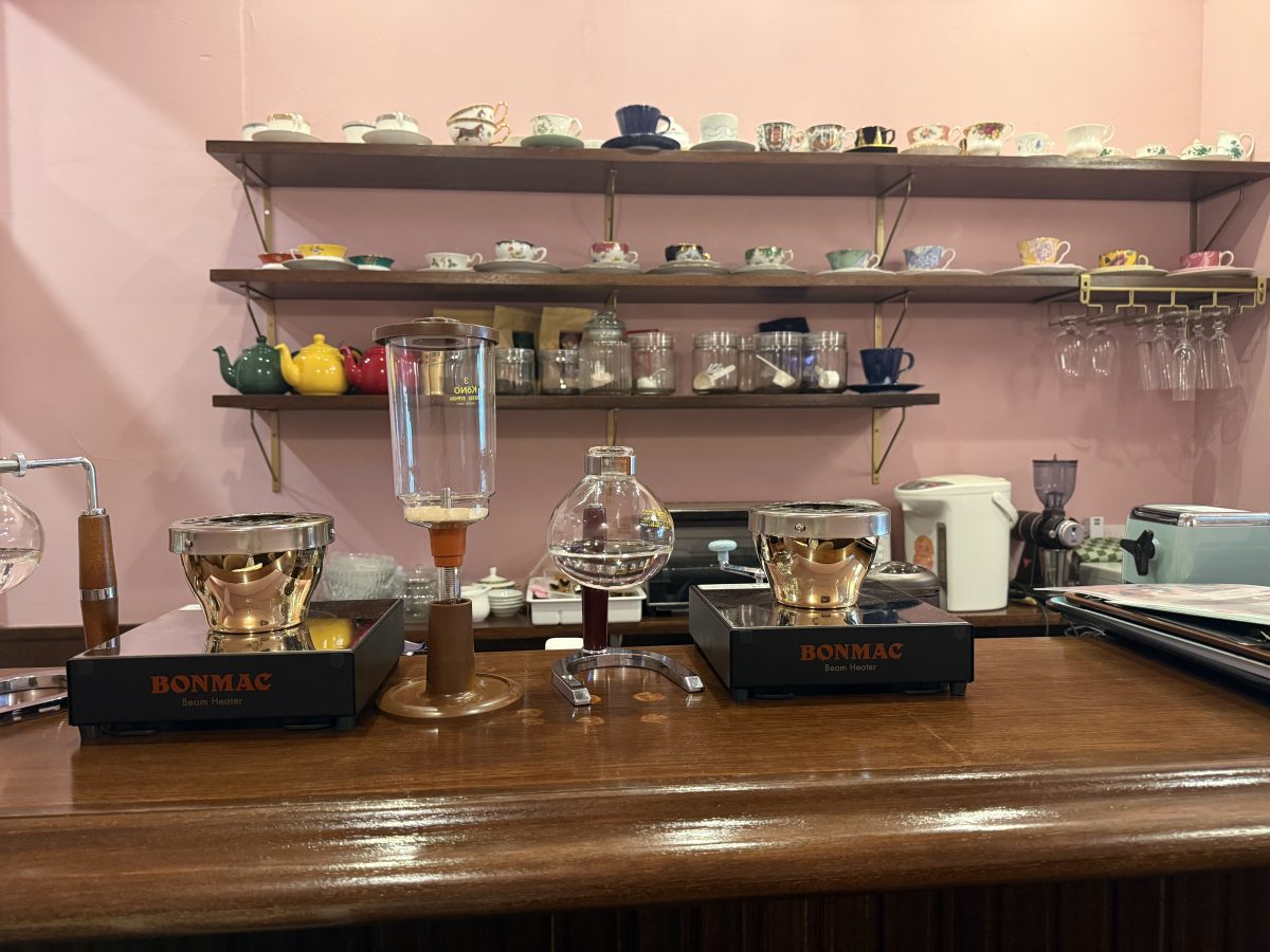 素敵なコーヒーカップも沢山 (選ぶ事も可能)