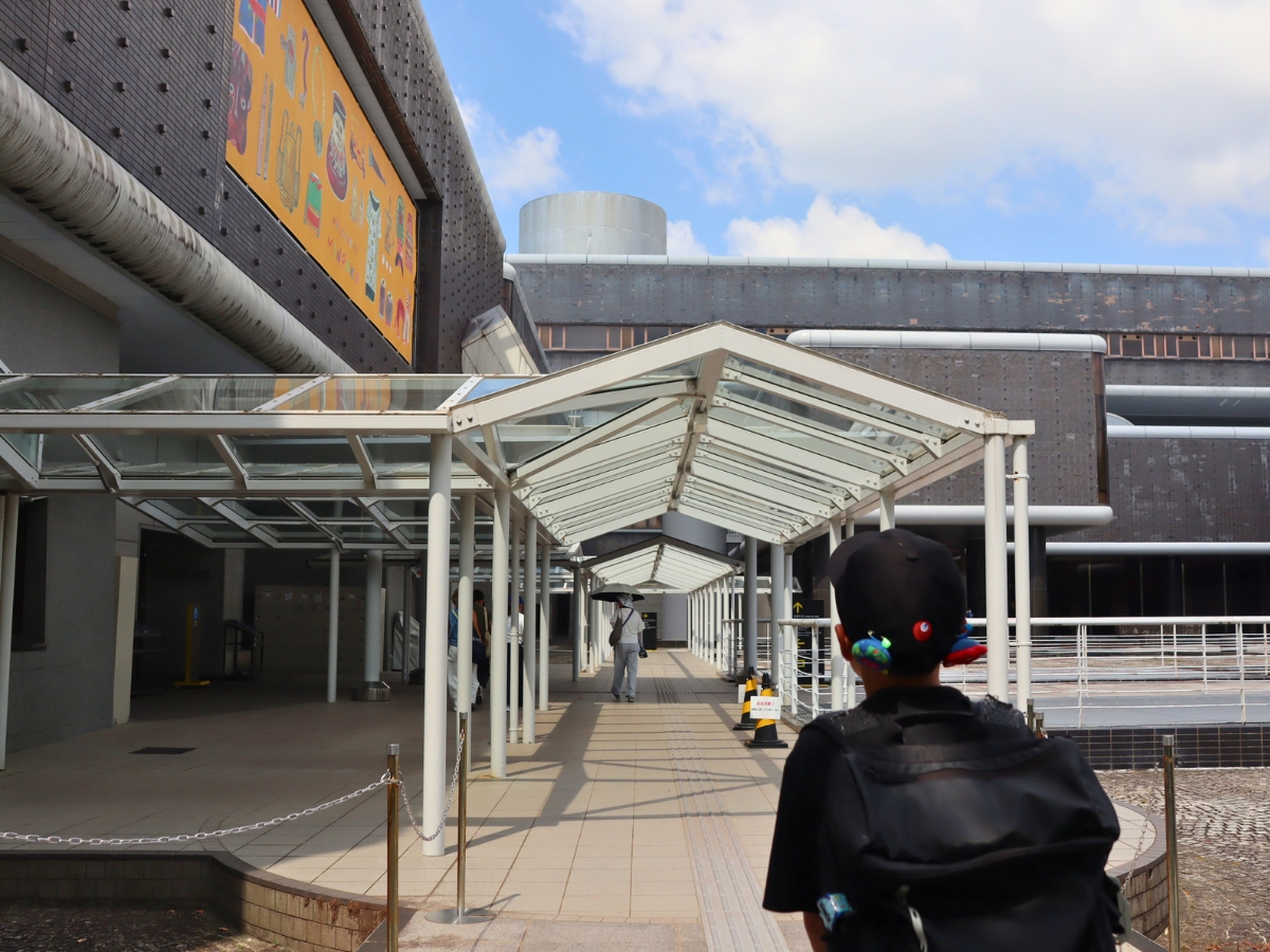 ワークショップの会場、国立民族学博物館（みんぱく）へ。