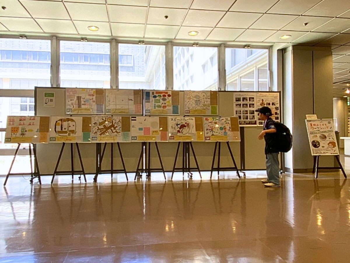 子どもたちの作品が、みんぱく館内に展示されました。