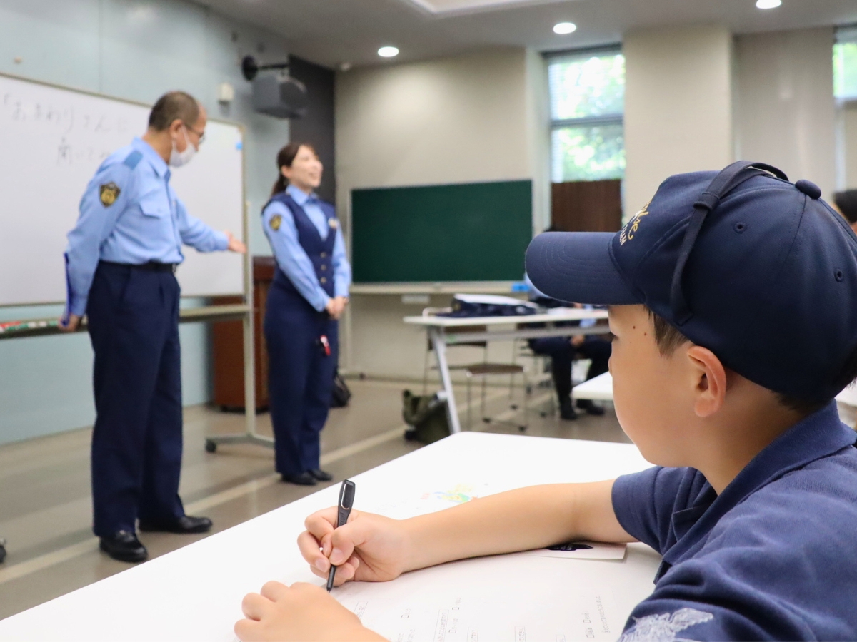 現役警察官から、警察の仕事についてお話を聞きました。